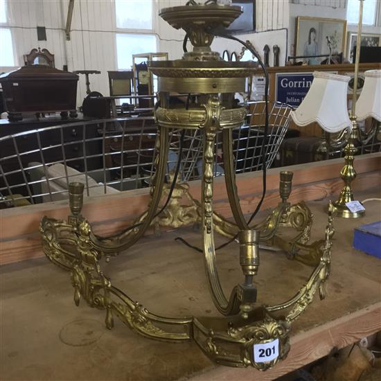 Brass chandelier(-)